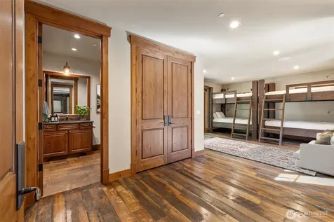 1060 Ruby King Loop Cle Elum WA 98922