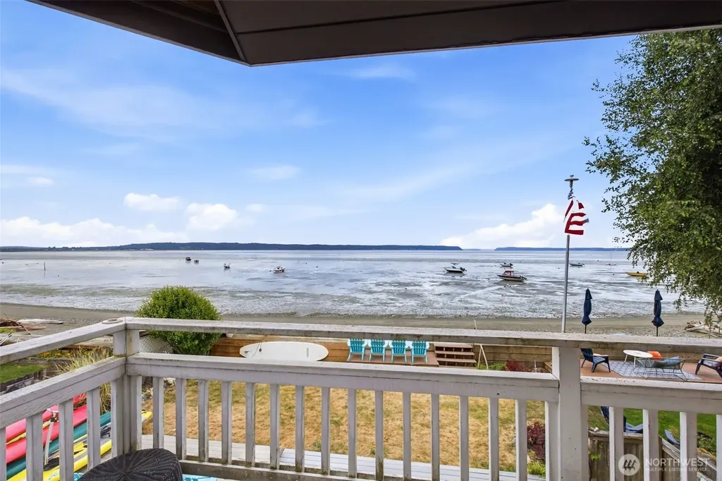 868 + 872 Juniper Pointe Lane Camano Island WA 98282