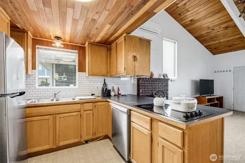 868 + 872 Juniper Pointe Lane Camano Island WA 98282