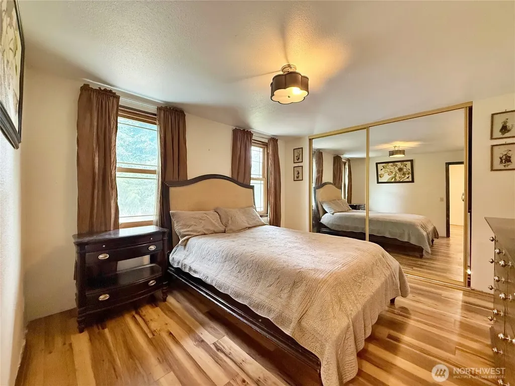 3459 Us Highway 12 Silver Creek WA 98564