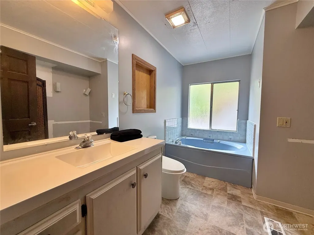 3459 Us Highway 12 Silver Creek WA 98564