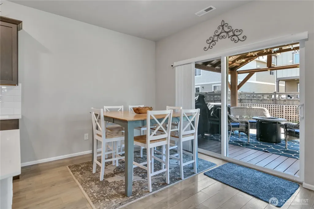 33161 Glacier Avenue SE Black Diamond WA 98010