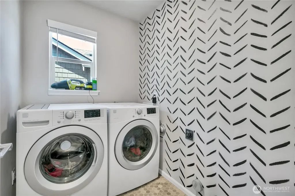 33161 Glacier Avenue SE Black Diamond WA 98010