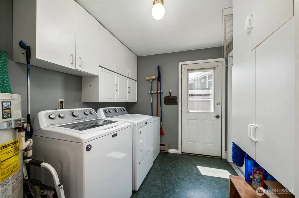 412 Eighth Street Blaine WA 98230