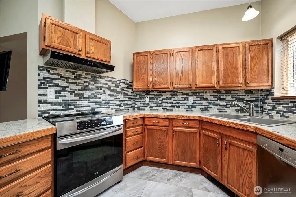 412 Eighth Street Blaine WA 98230