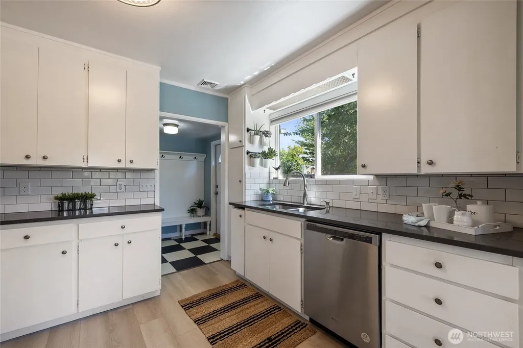 3915 N 11th Street Tacoma WA 98406