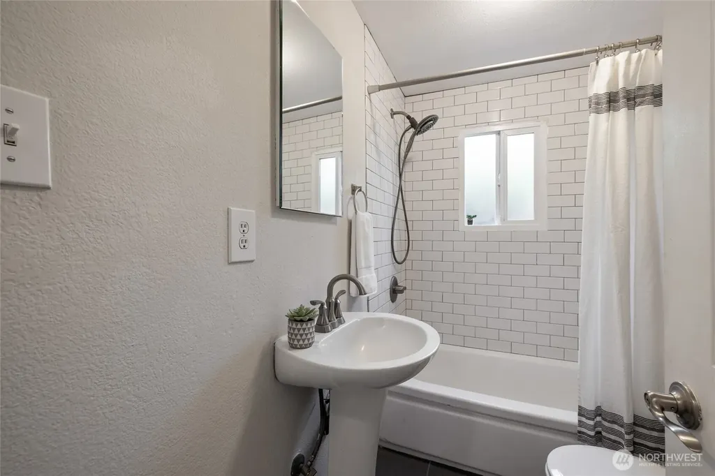 3915 N 11th Street Tacoma WA 98406