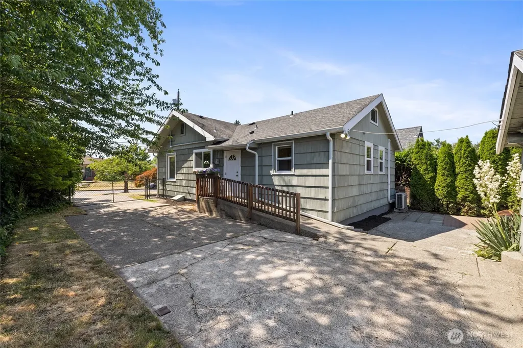 3915 N 11th Street Tacoma WA 98406