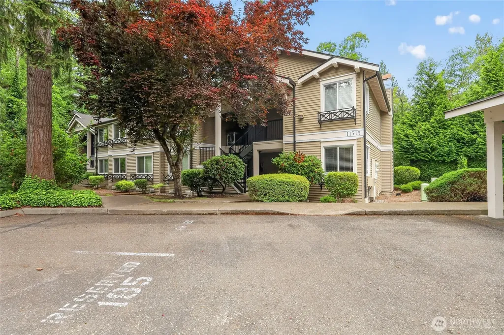 11313 NE 128th Street Kirkland WA 98034