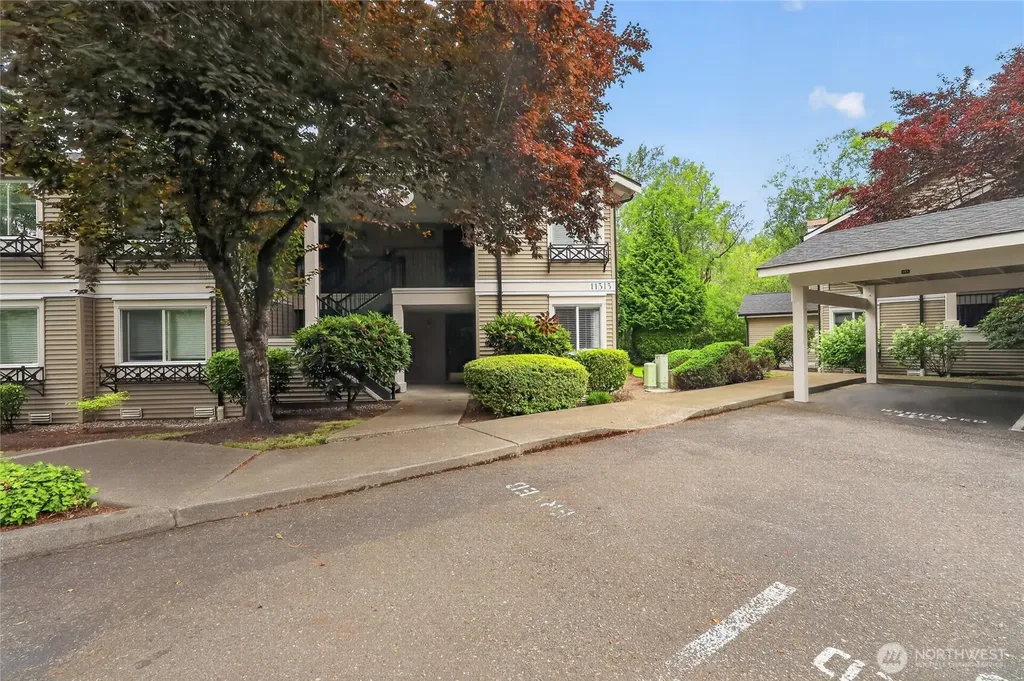 11313 NE 128th Street Kirkland WA 98034