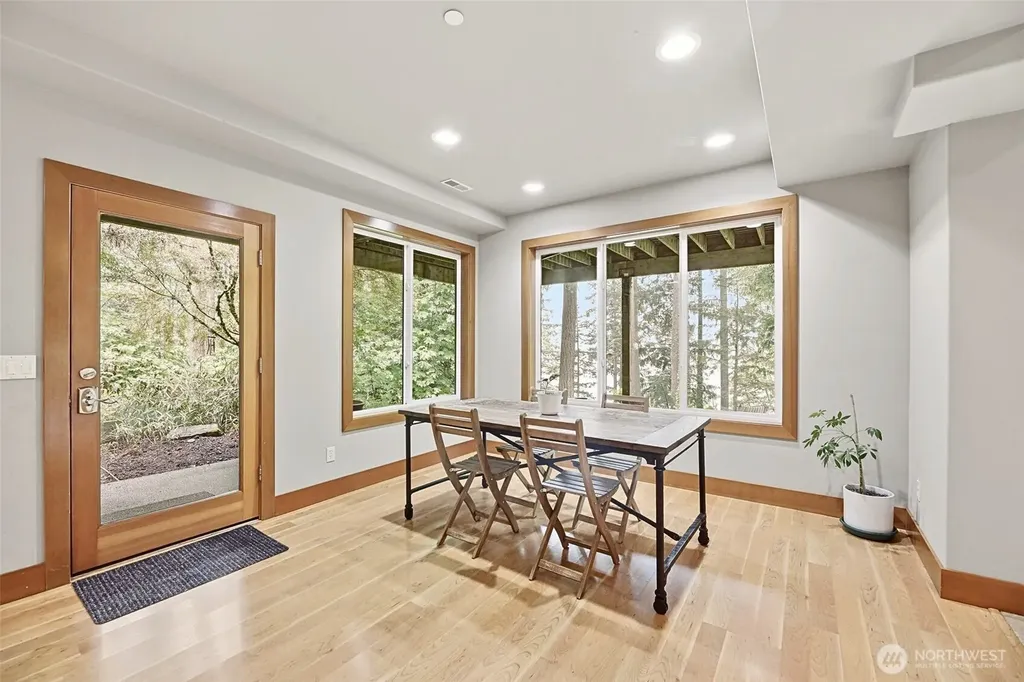 18603 E Spring Lake Drive SE Renton WA 98058