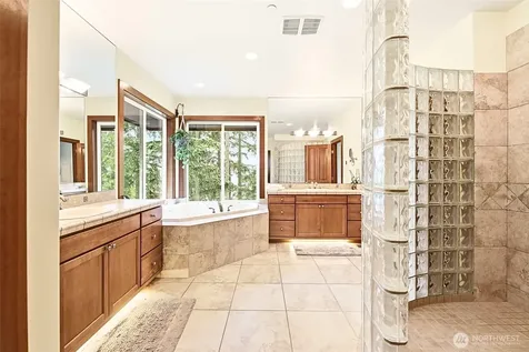 18603 E Spring Lake Drive SE Renton WA 98058