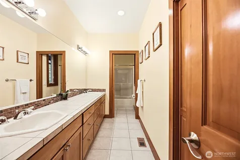 18603 E Spring Lake Drive SE Renton WA 98058