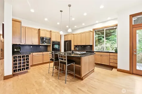 18603 E Spring Lake Drive SE Renton WA 98058