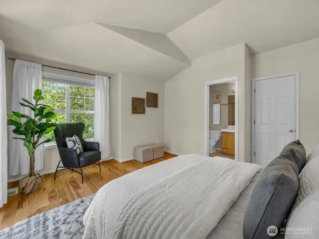 4720 Interlake Avenue N Seattle WA 98103