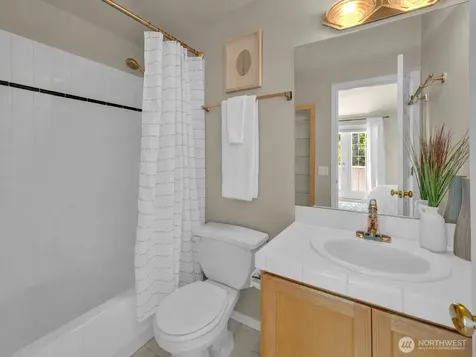 4720 Interlake Avenue N Seattle WA 98103