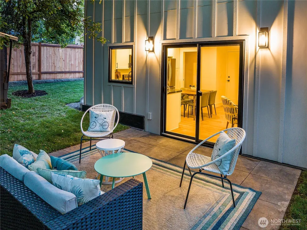 8824 32nd Avenue SW Seattle WA 98126