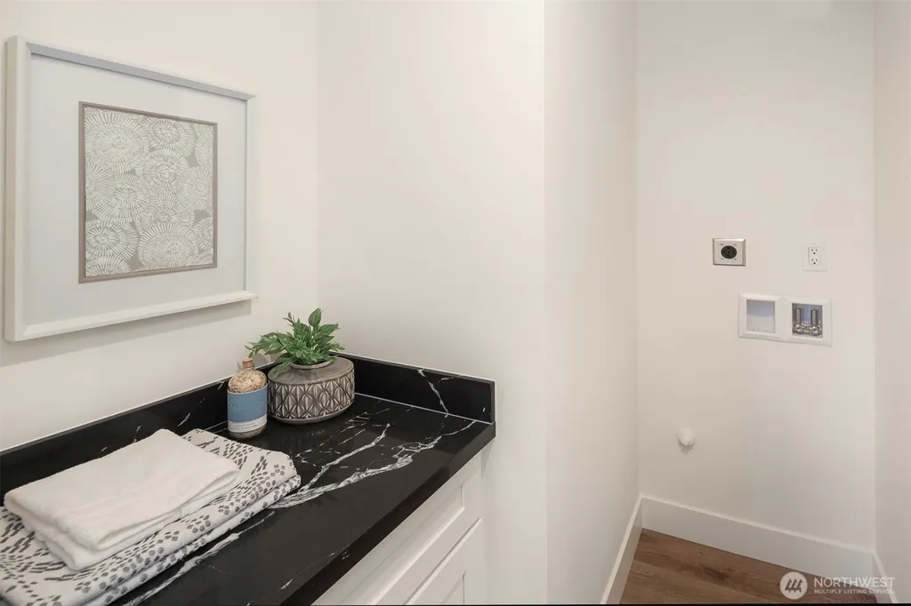 8824 32nd Avenue SW Seattle WA 98126