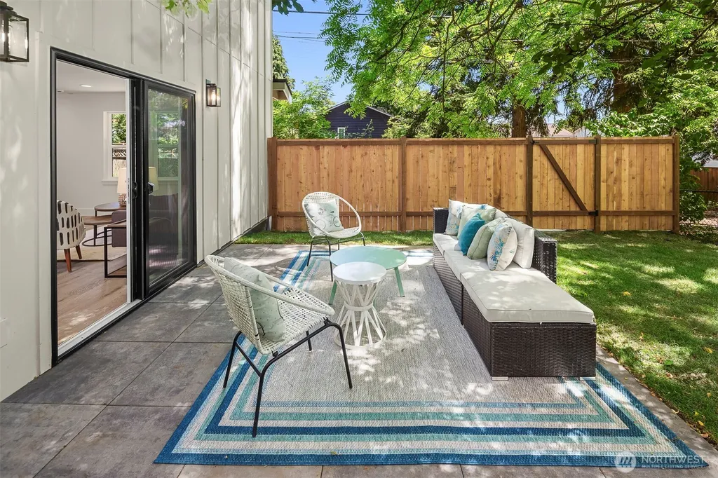 8824 32nd Avenue SW Seattle WA 98126