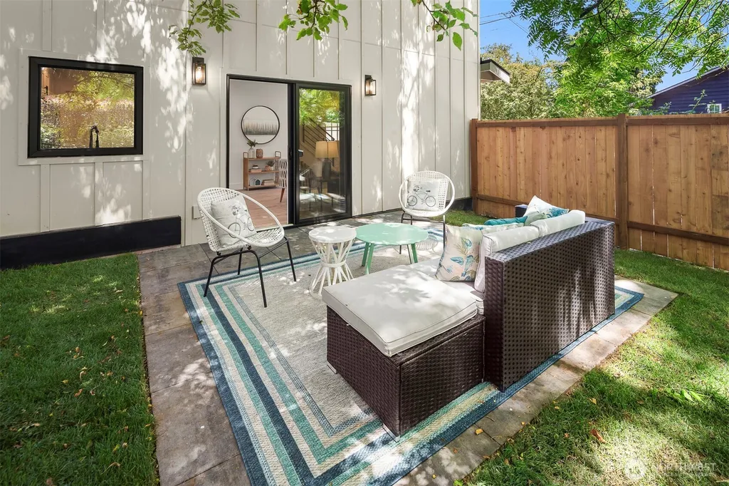 8824 32nd Avenue SW Seattle WA 98126