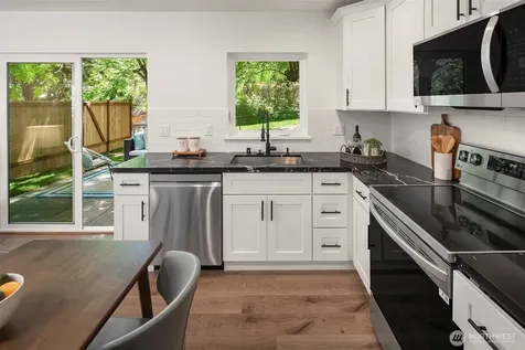 8824 32nd Avenue SW Seattle WA 98126