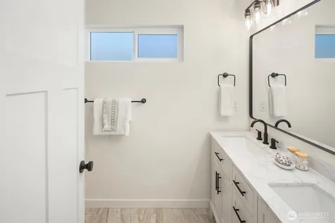 8824 32nd Avenue SW Seattle WA 98126