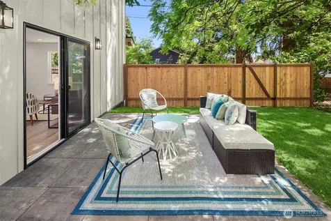 8824 32nd Avenue SW Seattle WA 98126