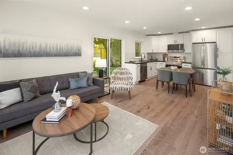 8824 32nd Avenue SW Seattle WA 98126