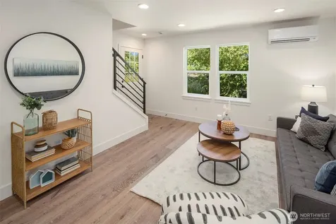 8824 32nd Avenue SW Seattle WA 98126