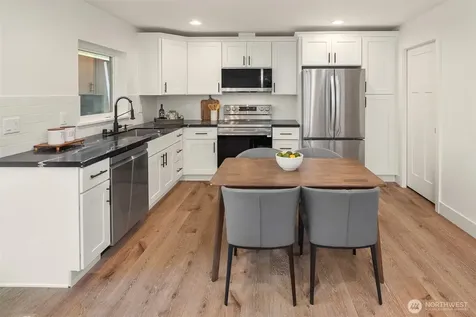 8824 32nd Avenue SW Seattle WA 98126
