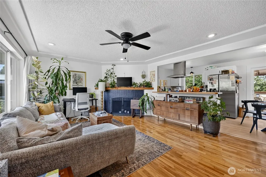 9325 Northlake Drive SW Lakewood WA 98498