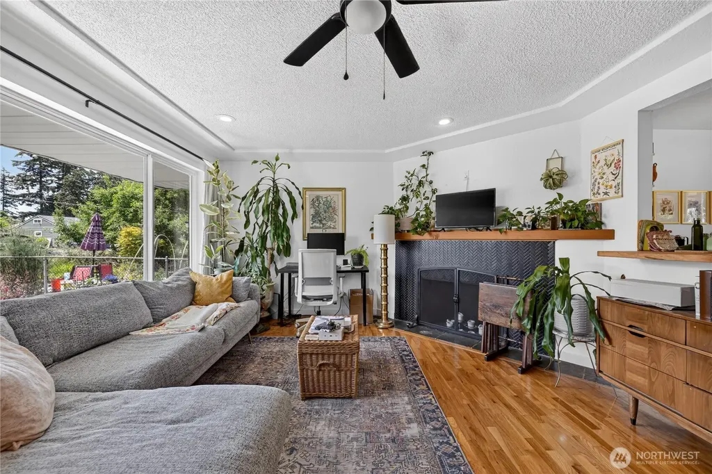 9325 Northlake Drive SW Lakewood WA 98498