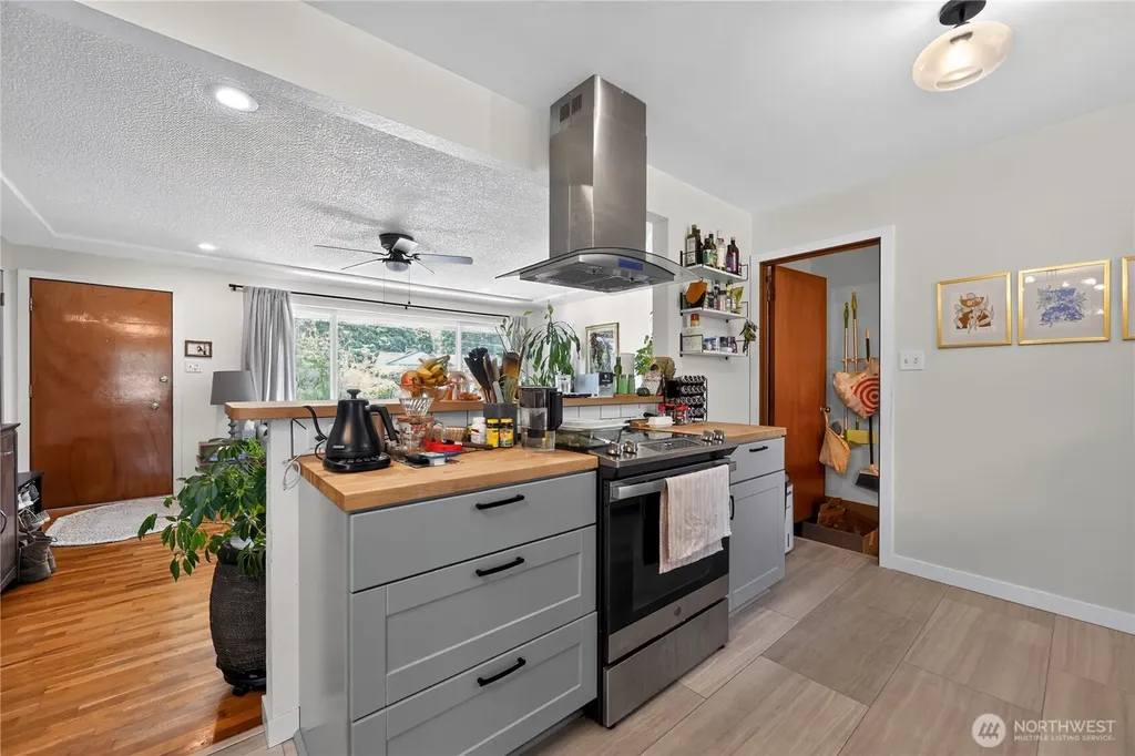 9325 Northlake Drive SW Lakewood WA 98498