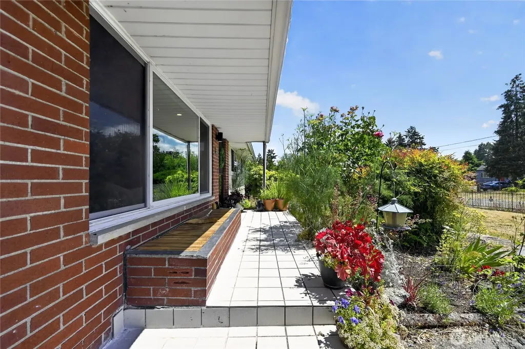 9325 Northlake Drive SW Lakewood WA 98498