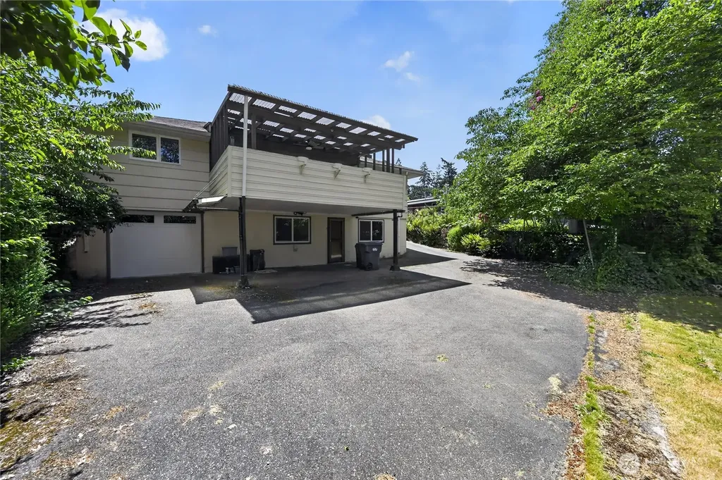 9325 Northlake Drive SW Lakewood WA 98498