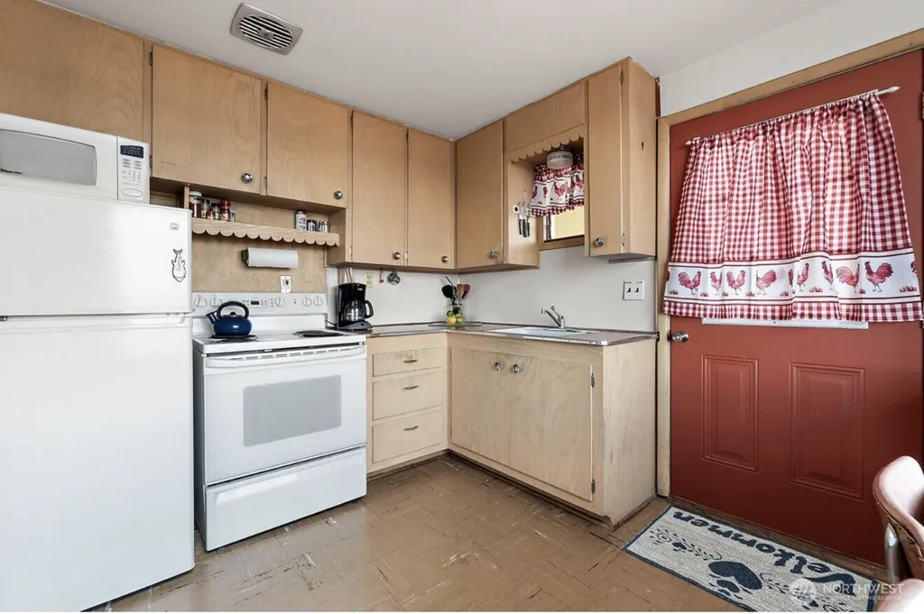 196 Edgebluff Road Camano Island WA 98282