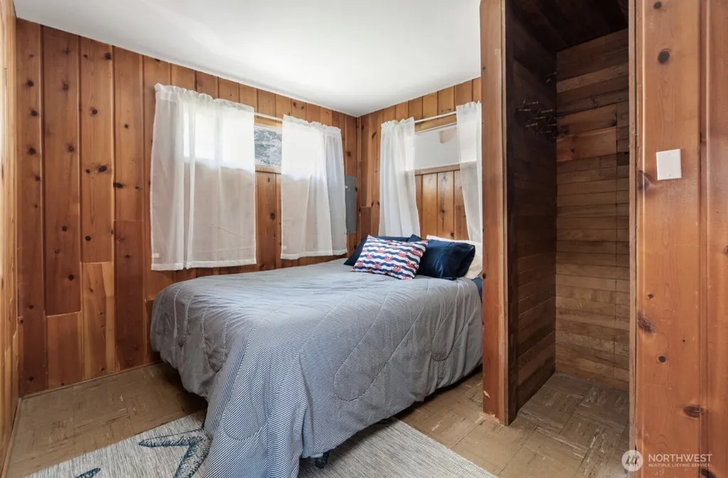 196 Edgebluff Road Camano Island WA 98282
