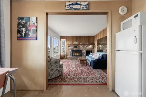 196 Edgebluff Road Camano Island WA 98282