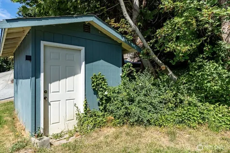 196 Edgebluff Road Camano Island WA 98282