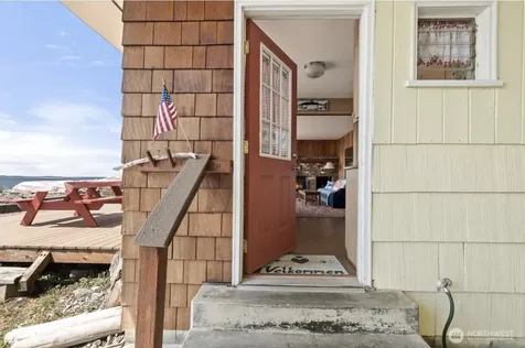 196 Edgebluff Road Camano Island WA 98282