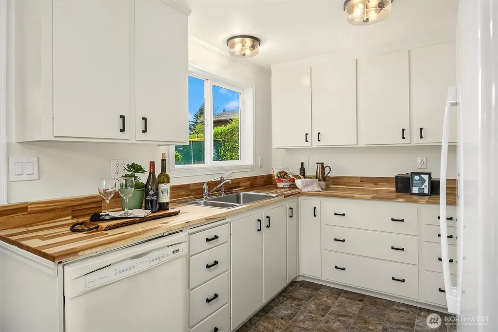 17563 12th Avenue NE Shoreline WA 98155