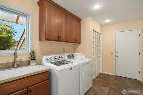 4681 174th Avenue SE Bellevue WA 98006