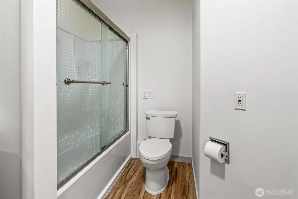 5830 115th Place NE Kirkland WA 98033