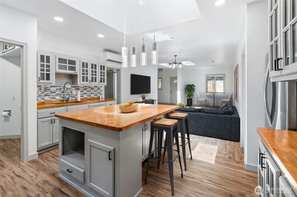 5830 115th Place NE Kirkland WA 98033
