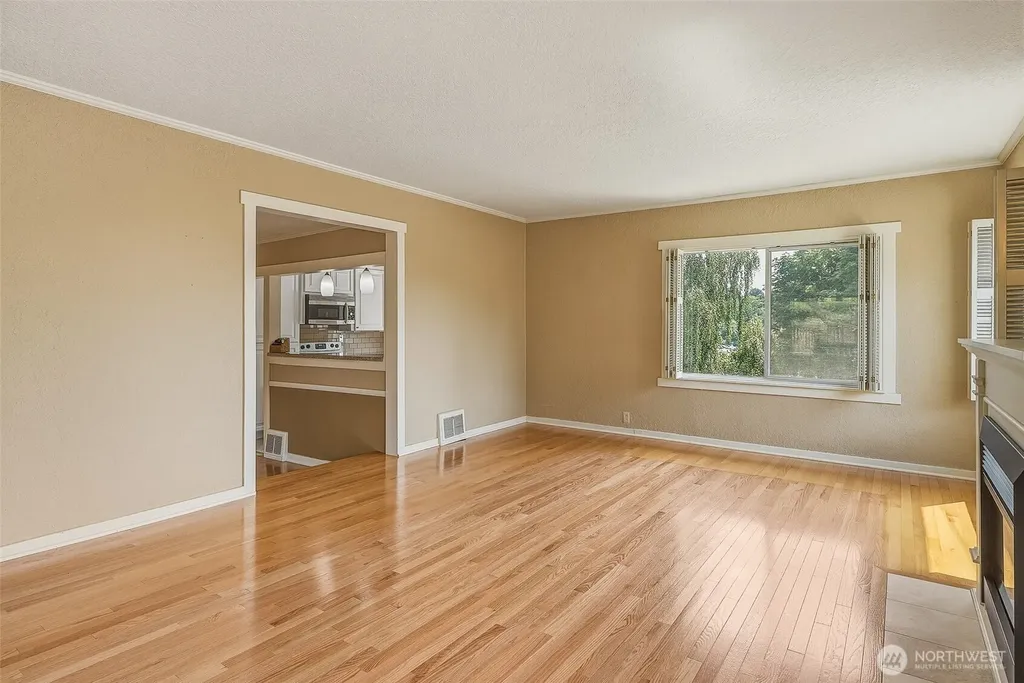 3242 36th Avenue W Seattle WA 98199