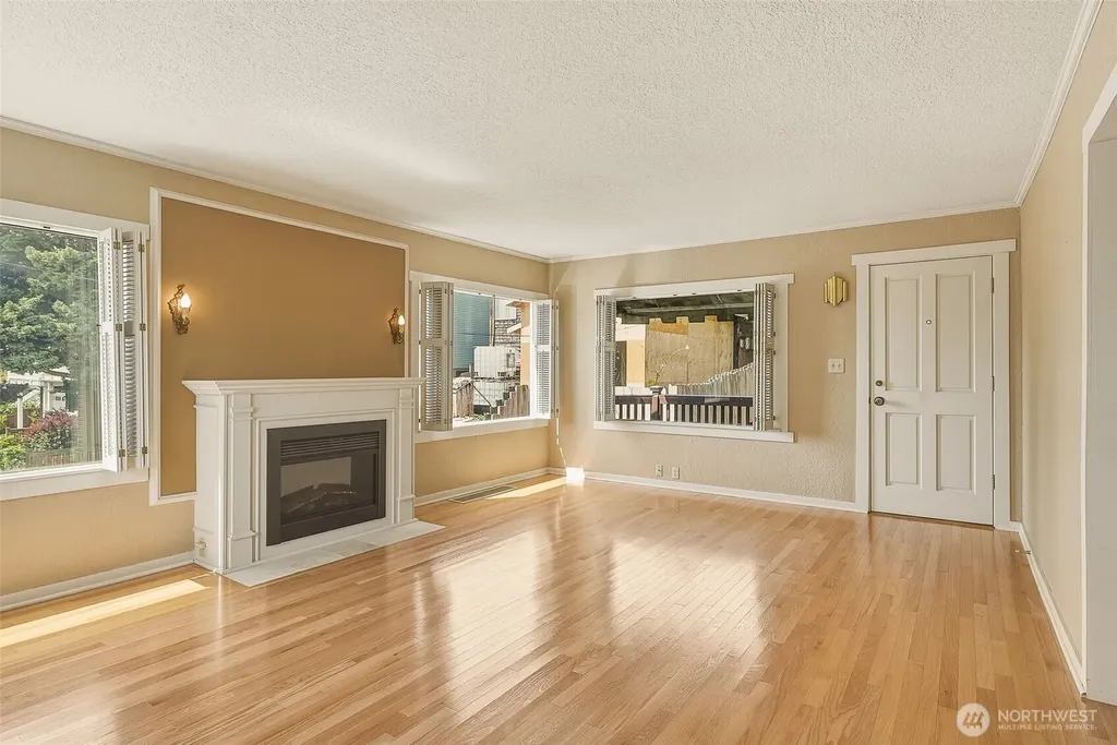 3242 36th Avenue W Seattle WA 98199
