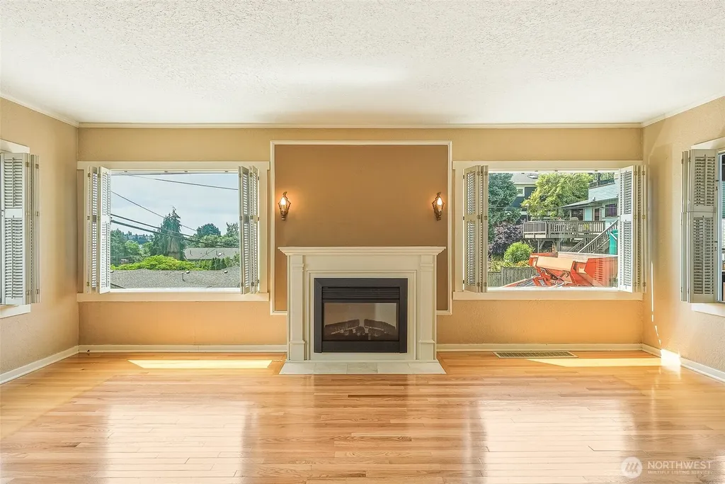 3242 36th Avenue W Seattle WA 98199