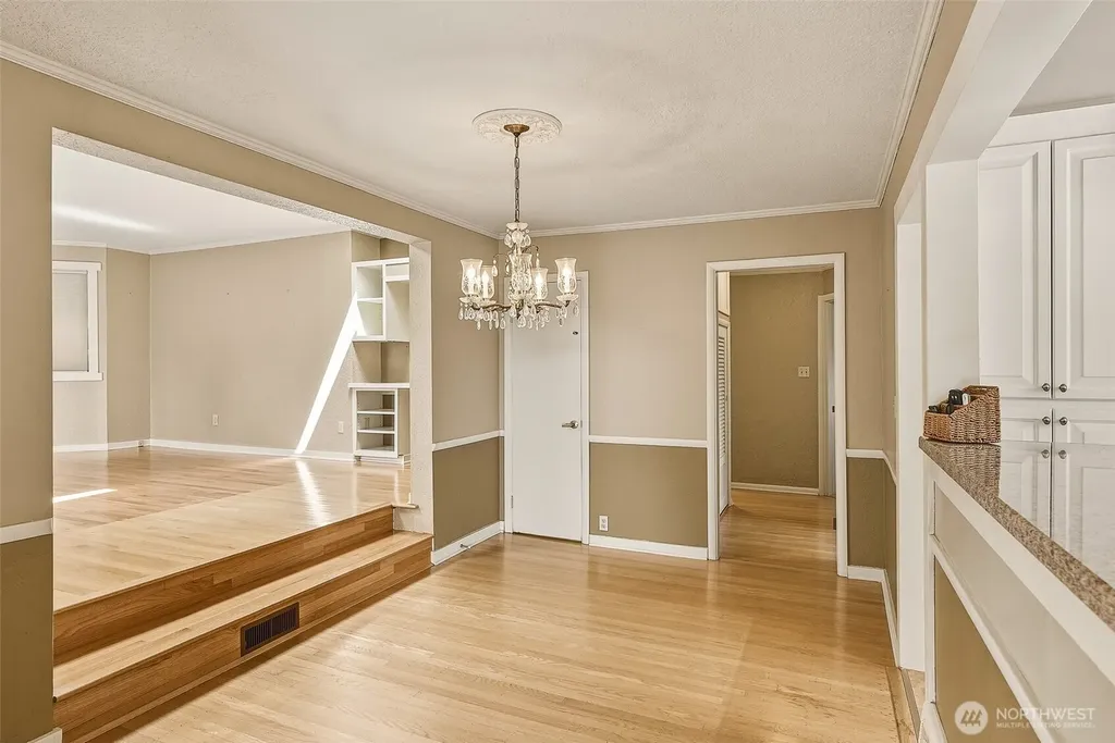 3242 36th Avenue W Seattle WA 98199