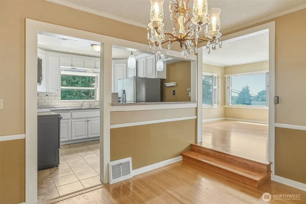 3242 36th Avenue W Seattle WA 98199