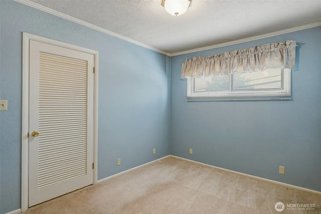 3242 36th Avenue W Seattle WA 98199